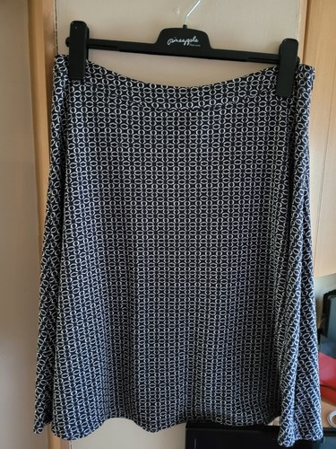 Ladies knee length skirt size - ladies,